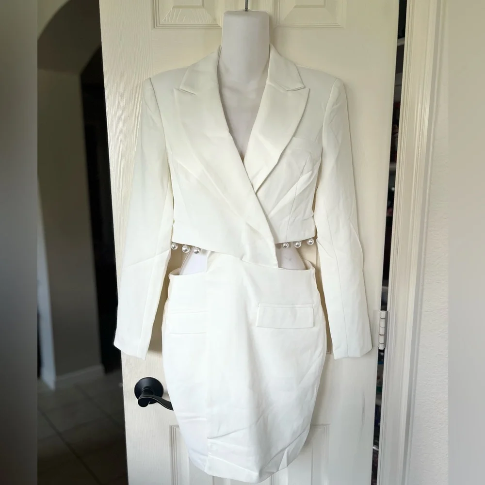 Lavish Alice Cut Out Detail Blazer Dress with Pearl Trim SZ 8 NWT - Picture 4 of 15